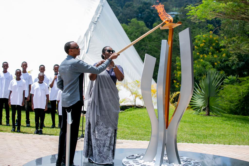 Perezida Kagame Na Madamu Bacanye Urumuri Rw’icyizere Batangiza ...